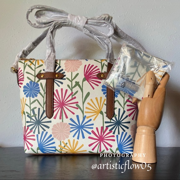 I’m Selling THIS Felicity Purse And Wallet Set! - Picture 5 of 9
